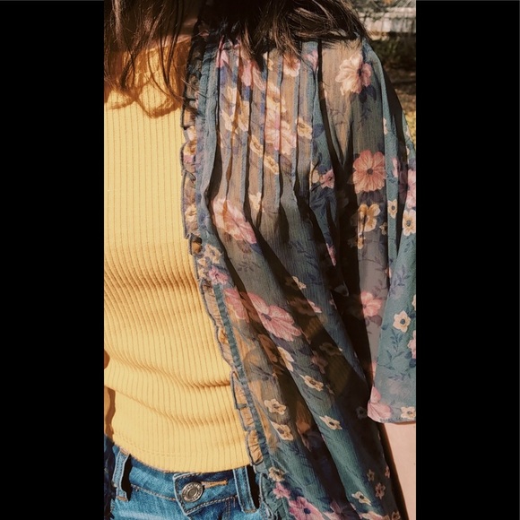 American Eagle Outfitters Floral Sheer Cardigan!🌺 - Picture 5 of 6